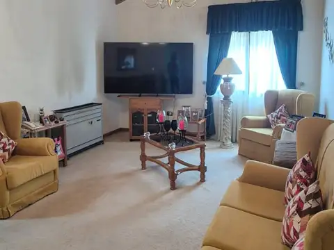 Casa 5 ambientes con 1 baño