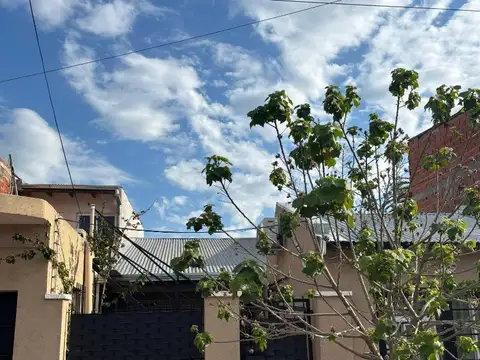 MONOAMBIENTE EN PRIMER PISO EN SOURIGUES $280.000