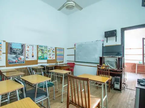 Casa 10 ambientes con 2 baños