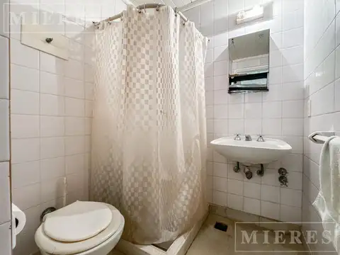 Casa 7 ambientes con 2 baños