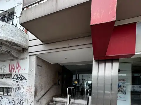 Hipolito Yrigoyen 5000, Piso 8°