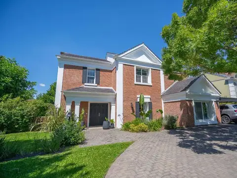 CASA EN VENTA DE 5 AMBIENTES EN PILAR