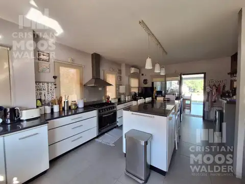 Casa 4 ambientes con 3 baños