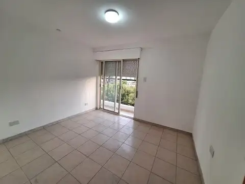 Primer Piso por escalera - Buenos Aires y Patricios 01-03