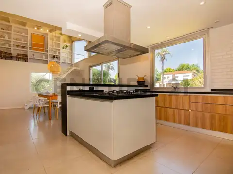 Casa en Venta en Funes Hills Miraflores, USD 440.000