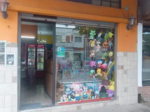 Excelente y amplio local comercial de 10 x 4 mts