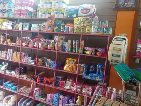 Excelente y amplio local comercial de 10 x 4 mts