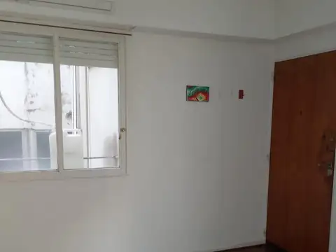 ALQ 2 AMB en barrio Norte, baño comp, agua caliente indiv, exc ubicación