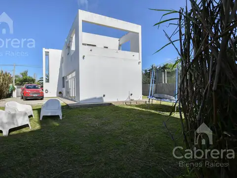 Casa de tres dormitorios en venta en Gonnet