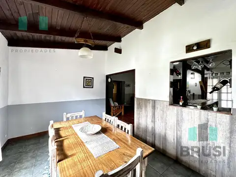 Casa en Venta con 2 cocheras