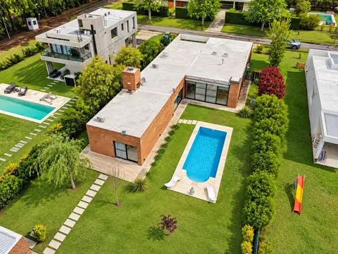 Casa 7 ambientes con 2 baños