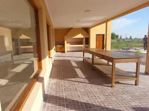 Casa 4 ambientes con 3 baños