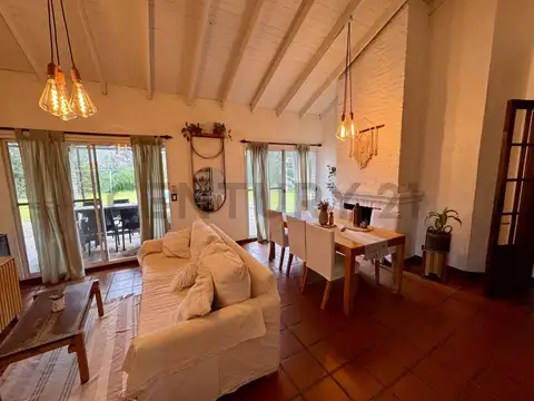 Casa 4 ambientes con 2 baños
