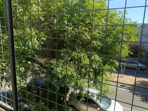SEMIPISO DE 3 AMBIENTES CON BALCON TERRAZA COCHERA Y 2 BAÑOS