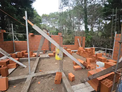 Venta Duplex 4 Ambientes En Pozo Av. Interbalnearia Entre 5 Y 6 Costa Del Este Anticipo Y Cuotas 