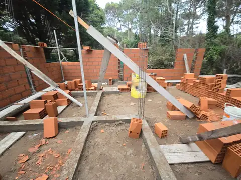 Casa 4 ambientes con 2 baños