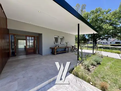 Casa en Venta en Countries y Barrios Cerrados en Campana, USD 220.000