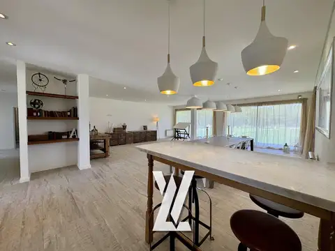 Casa 4 ambientes con 2 baños