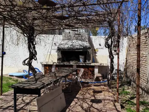 CASA CON PARQUE Y PILETA APTA CREDITO