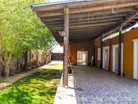 CASA CON PARQUE Y PILETA APTA CREDITO