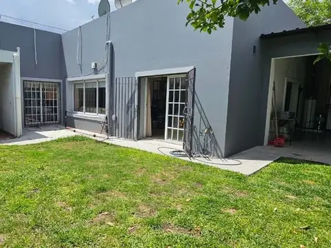 VENTA CASA 4 AMBIENTES PARQUE COCHERA ALDO BONZI