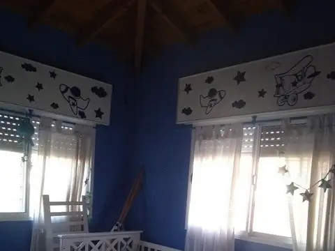Casa 4 ambientes con 2 baños