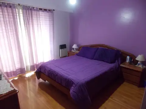 Casa 7 ambientes con 2 baños