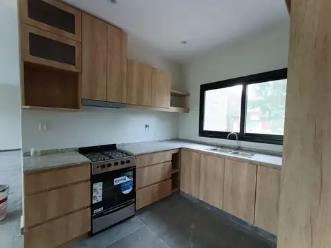 Casa 10 ambientes con 4 baños