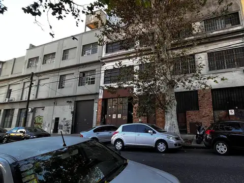 Depósito - Villa Santa Rita Venta 1770 MTS CUB en 3 plantas.