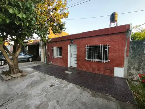CASA VENTA 2 DORMITORIOS PATIO BARRIO ALVEAR
