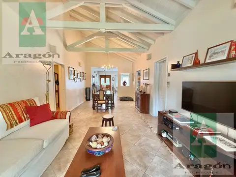 Casa 5 ambientes con 3 baños