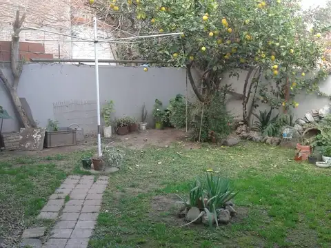 Casa 4 ambientes con 1 baño