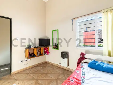 Casa 5 ambientes con 2 baños
