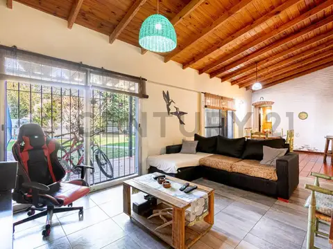PH Tipo Casa con parque y piscina Permuta