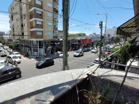 Oficina 9 ambientes con 2 baños