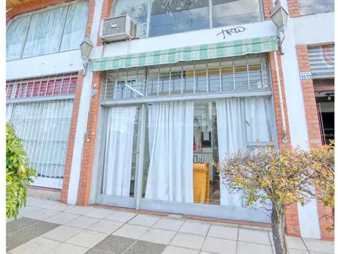 Local en Martinez 30 mts cubiertos con baño y pequeña kitchinet.