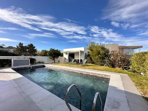 Casa en Alquiler Temporal con 1 cochera