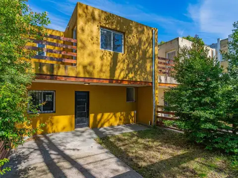 Depto Tipo Casa en Venta con 1 cocheras