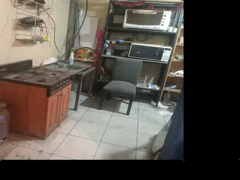 Local 35 mts2 al frente.-