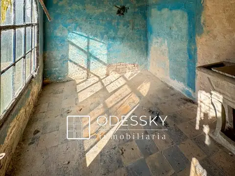 URIBELARREA ¡Propiedad a reciclar con 2 casas, casilla y 2 locales !