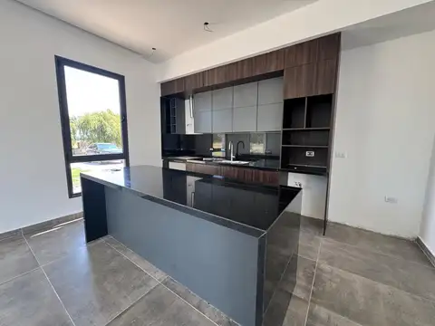 Casa 4 ambientes con 4 baños