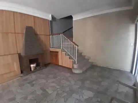 Casa 5 ambientes c/ cochera -Zona Boedo-