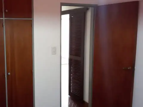 3 de Febrero  al 2900,  departamento 2 dormitorios, externo, excelente estado