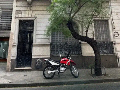 ALQUILER comercial Casa antigua Dos plantas amplios ambientes