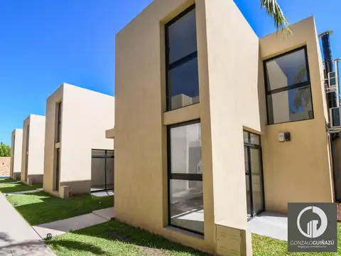 COMPLEJO CASA VENTA 2 DORMITORIOS CON PISCINA PARRILLERO FISHERTON