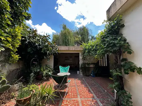 Casa 7 ambientes con 1 baño