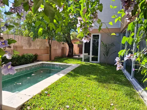 Casa en Venta con 3 cocheras