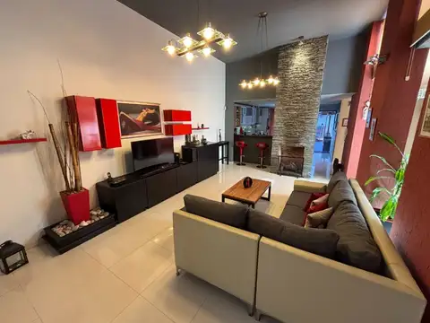 VENTA CASA 3 AMB MONTECASTRO GARAGE PATIO TERRAZA