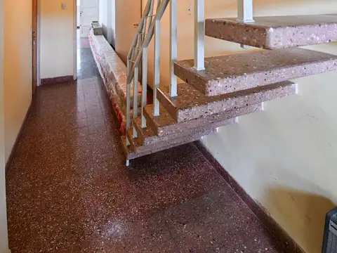 Casa 6 ambientes con 1 baño