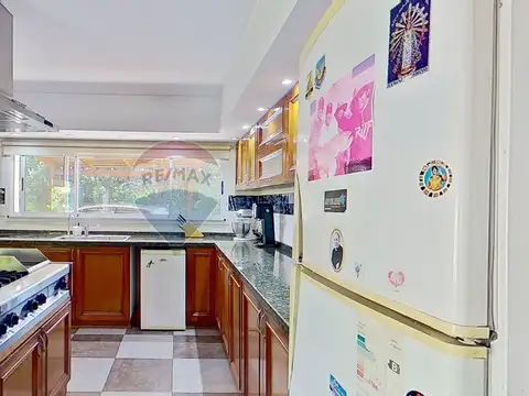 Casa en Venta con 4 cocheras